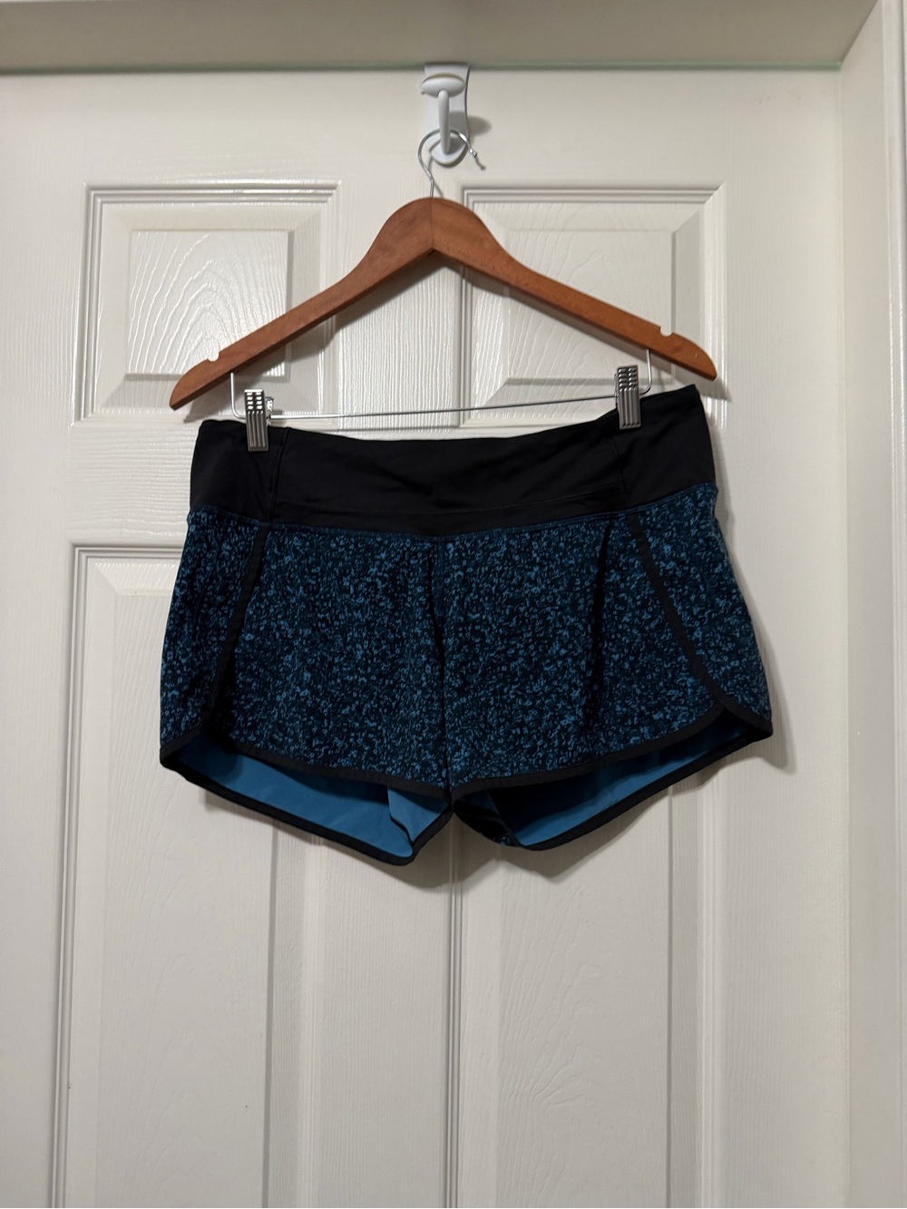 Lululemon athletica shorts  size 8 vvguc